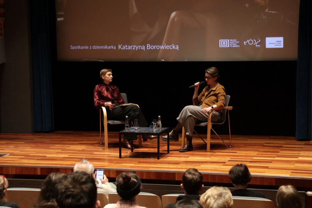DKF Człowiek w Zagrożeniu: „Priscilla” (2023) oraz spotkanie z dziennikarką Katarzyną Borowiecką. Na zdjęciu od lewej: Oliwia Nadarzycka i Katarzyna Borowiecka,fot. Karolina Czepkiewicz.