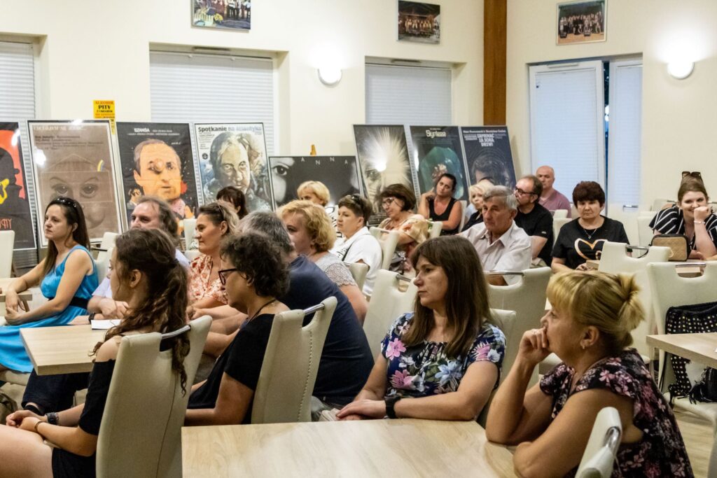 „Dokumenty w drodze” Centrum Aktywności Kulturalnej w Boguszycach: „Nienormalni”, reż. Jacek Bławut oraz spotkanie z reżyserem. Prowadzenie: Jakub Wiewiórski.